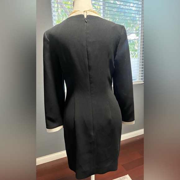 Vintage Petite Ann Taylor Black Dress with White Accents and Pockets. 6P - Picture 2 of 7